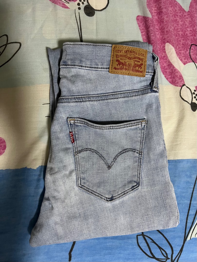 Levi's slimming straight jeans discount