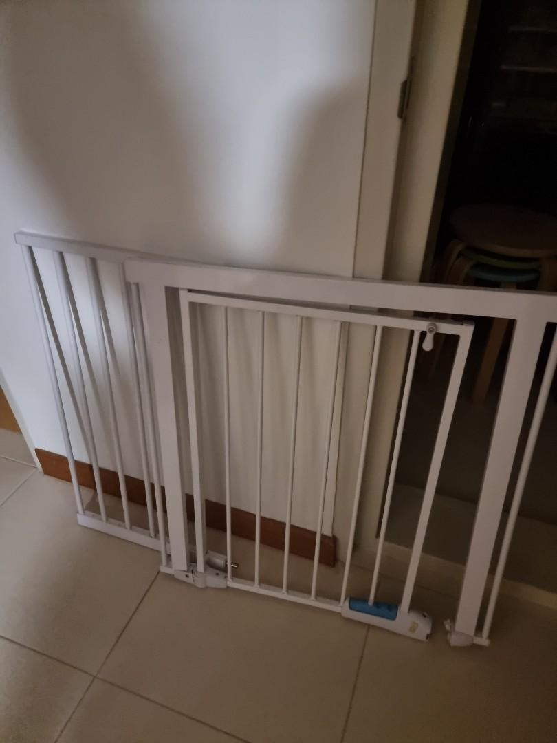 Lightly used baby gate, Babies & Kids, Baby Nursery & Kids Furniture, Safety Gates, Locks
