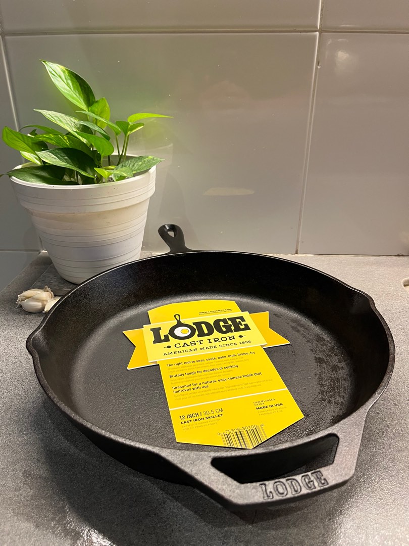 LODGE Cast Iron Skillet 12 inch / 30.5cm, Furniture & Home ...