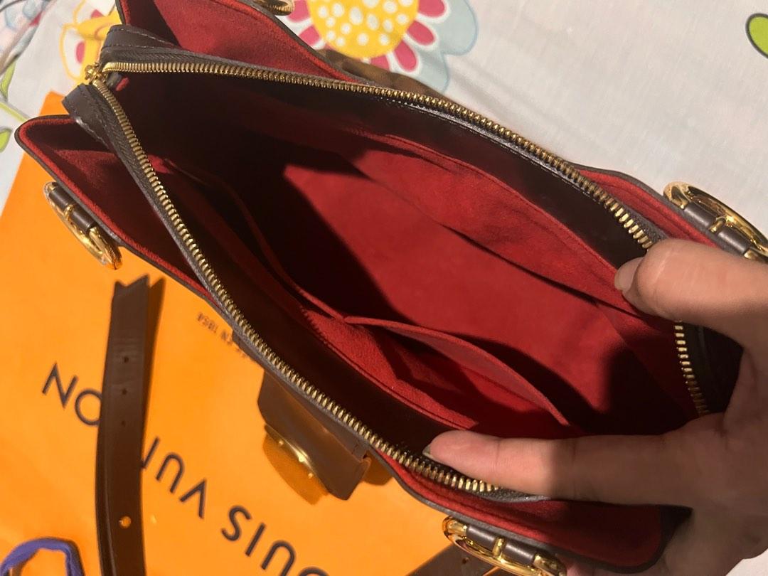 Louis vuitton (Category: Luxury Bags & Wallets) located in Pasig City. Submitted by trishmae13 (Listing ID 1182747702, Image 3). Description: well maintain few times ko lang nagamit please help me to dispose pang gatas lng n baby.