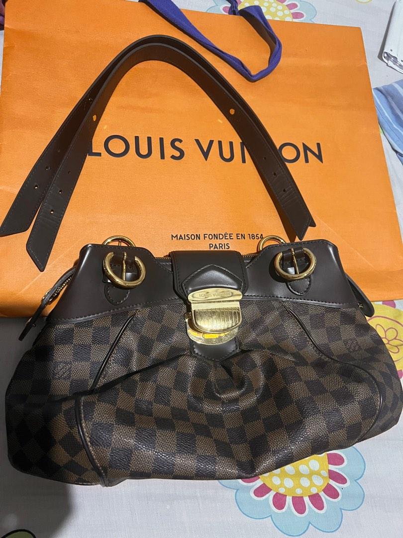 Louis vuitton (Category: Luxury Bags & Wallets) located in Pasig City. Submitted by trishmae13 (Listing ID 1182747702, Image 1). Description: well maintain few times ko lang nagamit please help me to dispose pang gatas lng n baby.