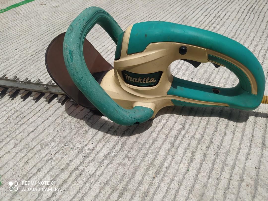 Makita Hedge Trimmer (Category: Grass Mowers & Trimmers) located in Pasay City. Submitted by marineljapansurplus (Listing ID 1182735216, Image 2). Description: Makita Hedge Trimmer Model: MUH3502 Power Supply: 110v 320W Good working condition Video available upon request.