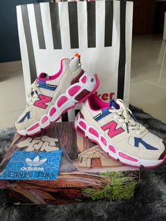 (Category: ) located in . Submitted by SneakerheadMY (Listing ID 1182805867, Image 1). Description: .
