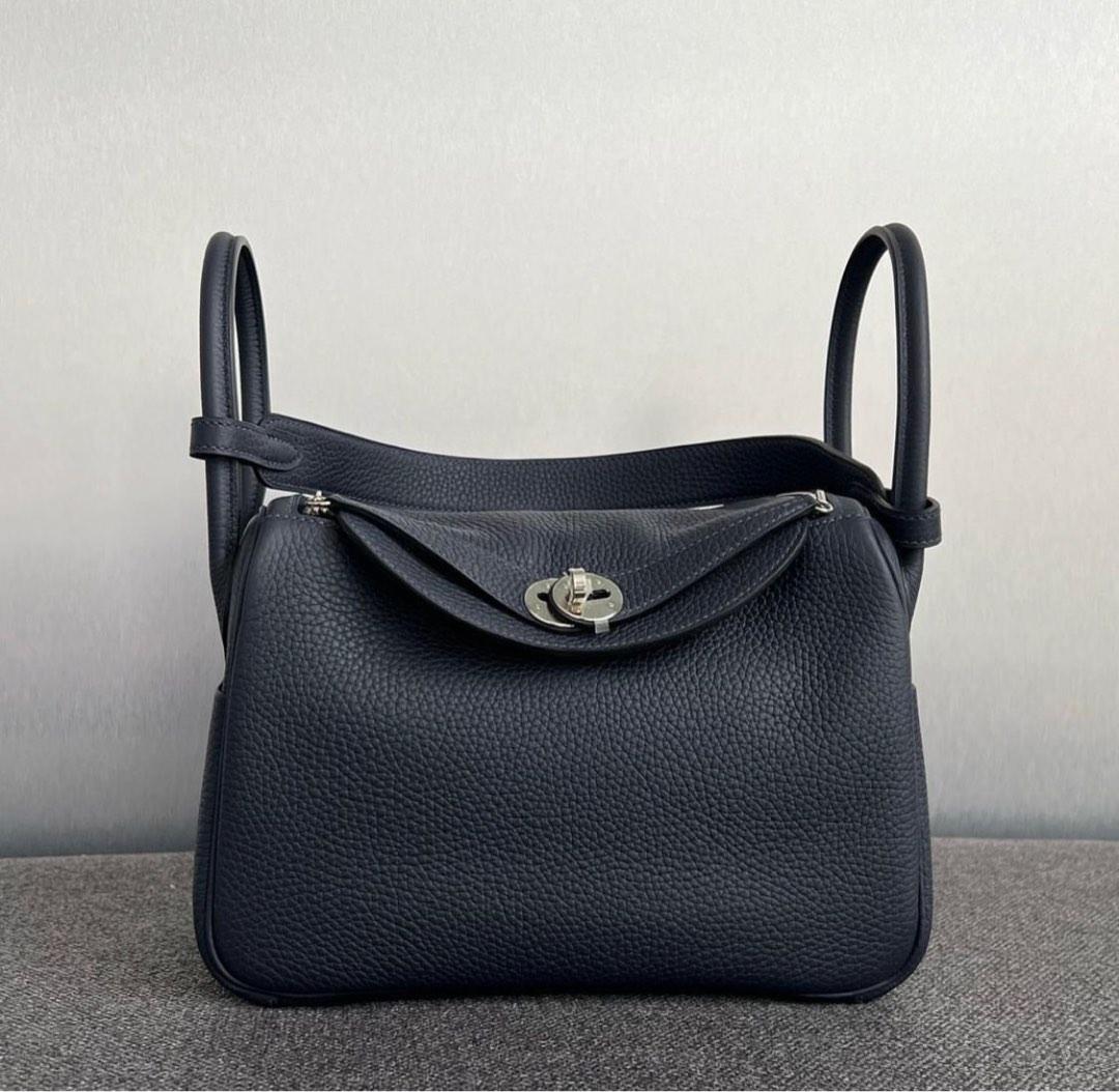Hermes MINI LINDY - My First Look, What Fits & What Doesn't - Black  Ostrich. Perfect Travel Bag?! 