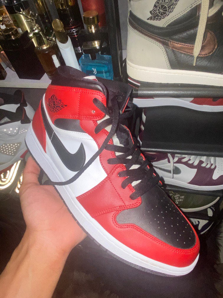 nike air jordan 1 chicago black toe