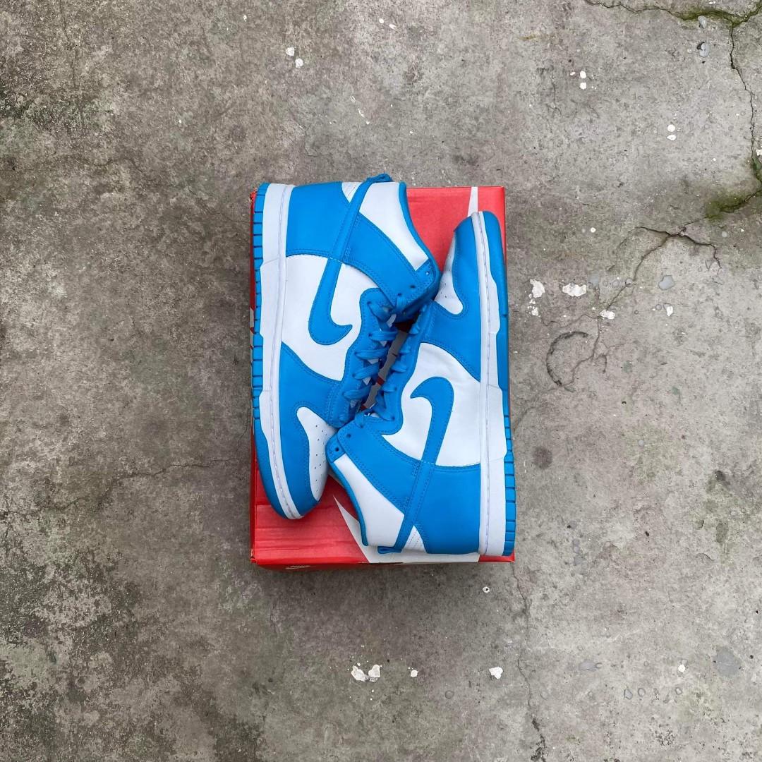 dunk laser blue on feet