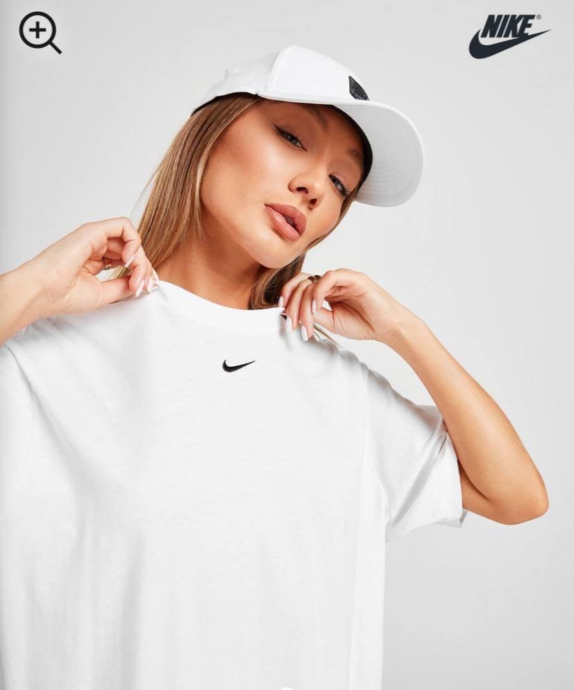 nike essential boyfriend