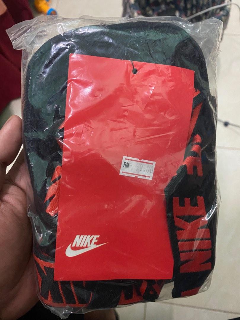 Nike essential hip pack