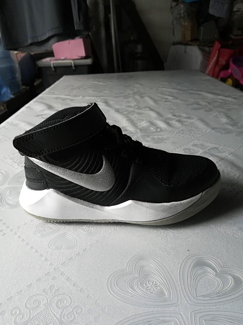 team hustle d9 basketball shoe