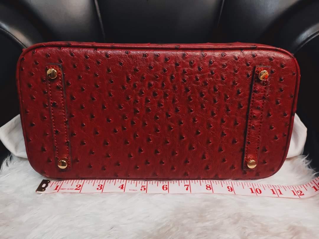 Preloved Hermes berkin (Category: Luxury Bags & Wallets) located in Cebu City. Submitted by day.98 (Listing ID 1182770562, Image 3). Description: from japan suplus ostrech leather genuine leather coded rere zipper no flaws 30cm.