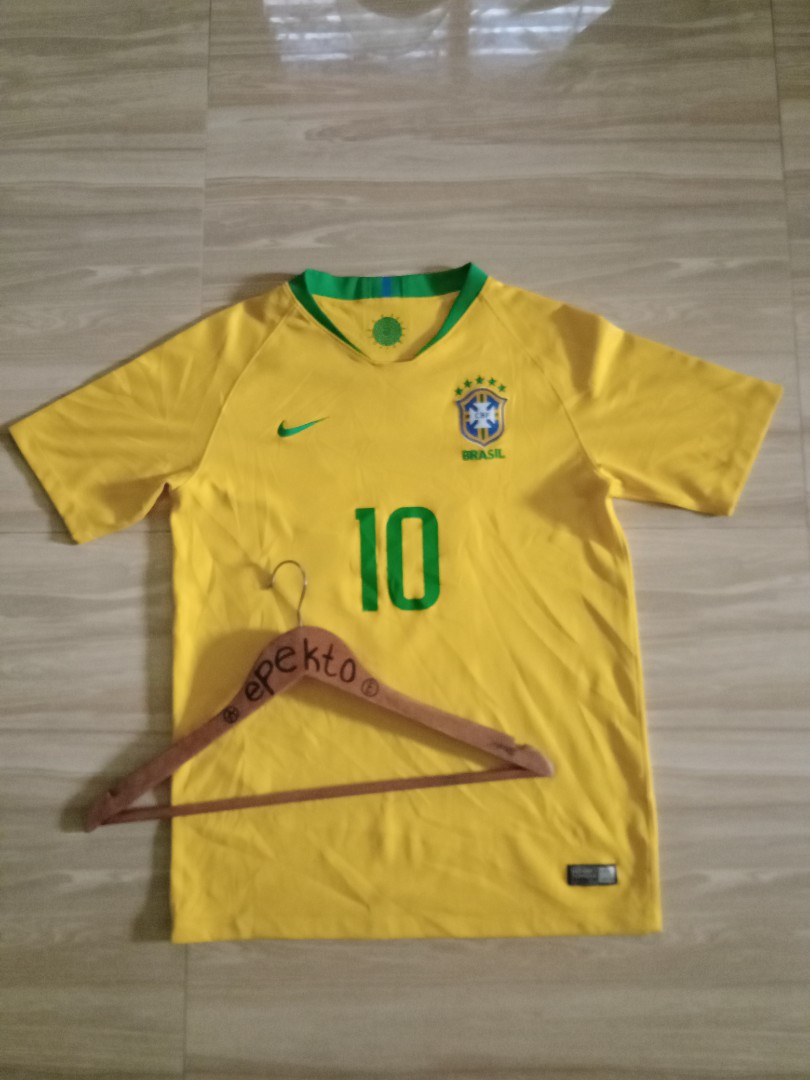 Soccer jersey, Men's Fashion, Activewear on Carousell