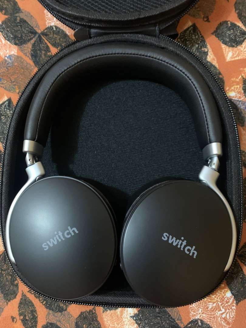 Switch wireless headphones, Audio, Headphones & Headsets on Carousell