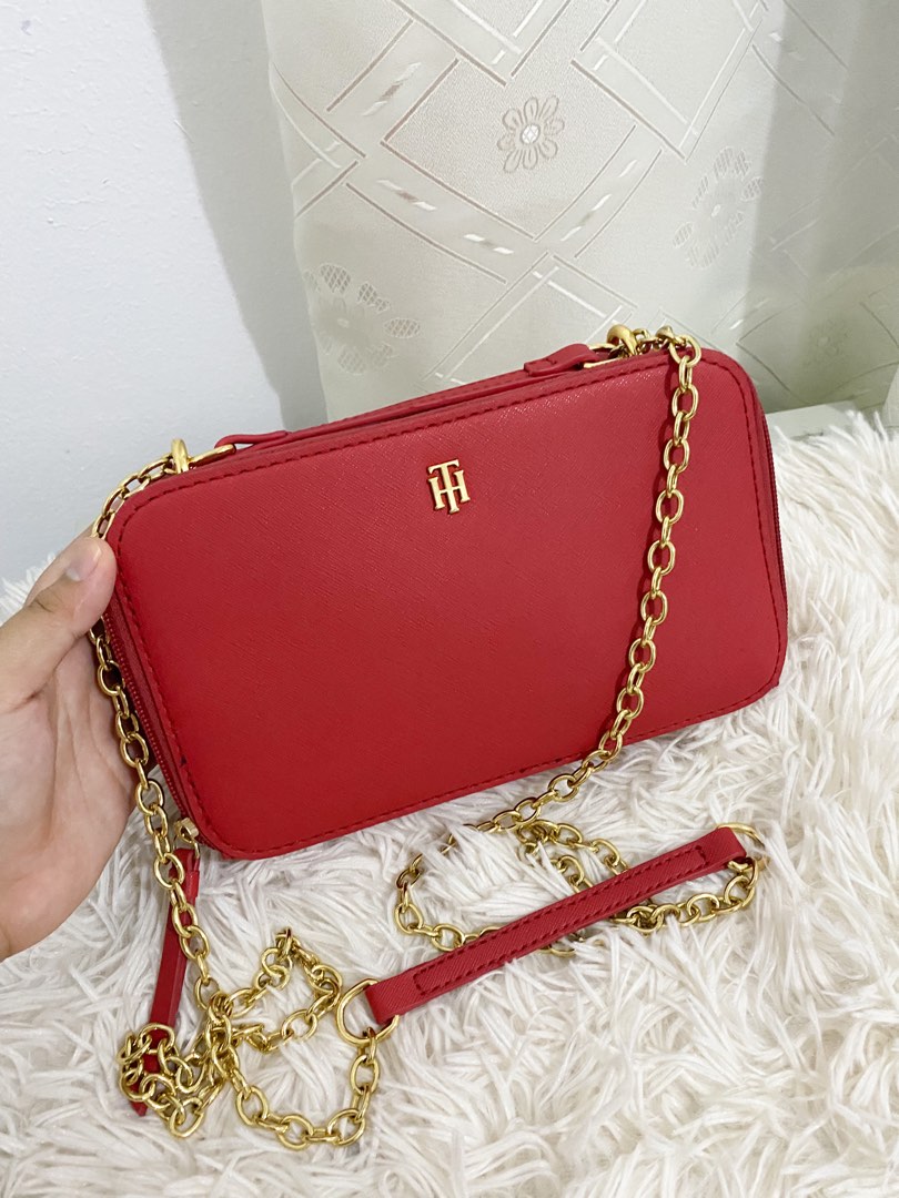 TOMY HILFIGER CHAIN SLING BAG, Women's Fashion, Bags & Wallets, Cross