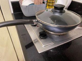 Tramontina Frying Pan with lid (Wok type)