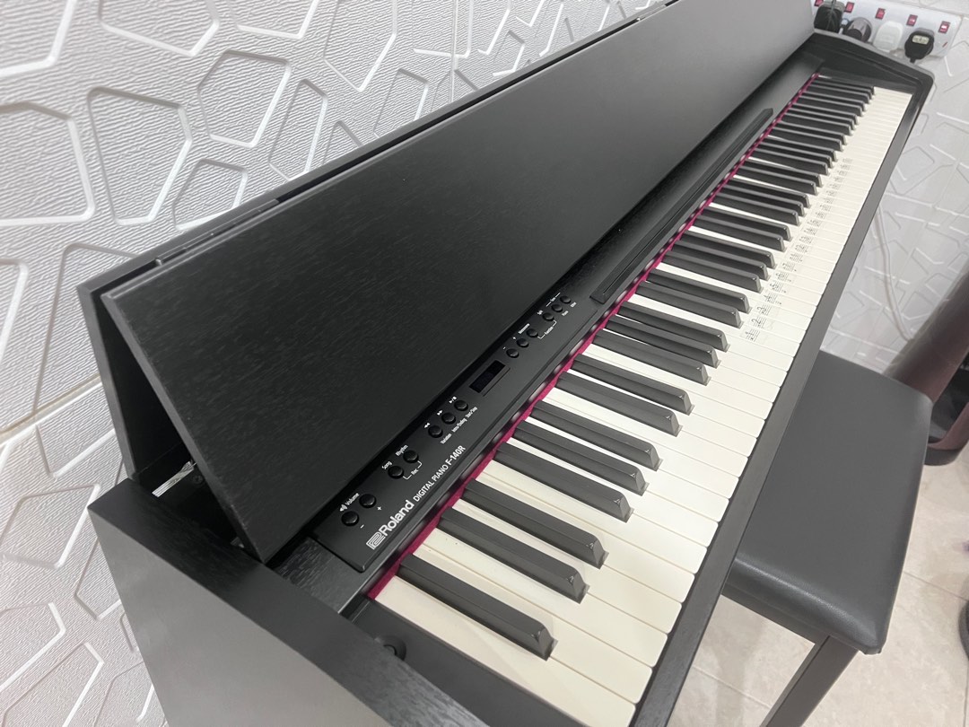 Used Digital Piano Roland F140, Hobbies & Toys, Music & Media, Musical