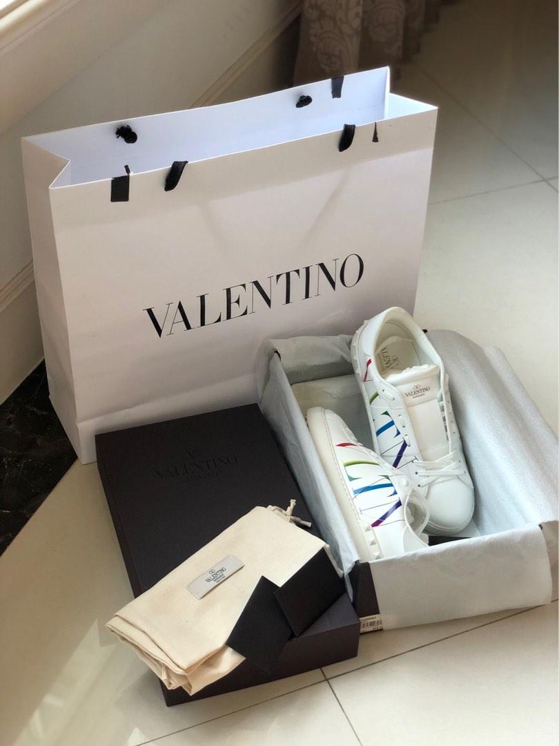Valentino 全新無落地 鞋盒保證書防塵袋都有 照片瀏覽 3