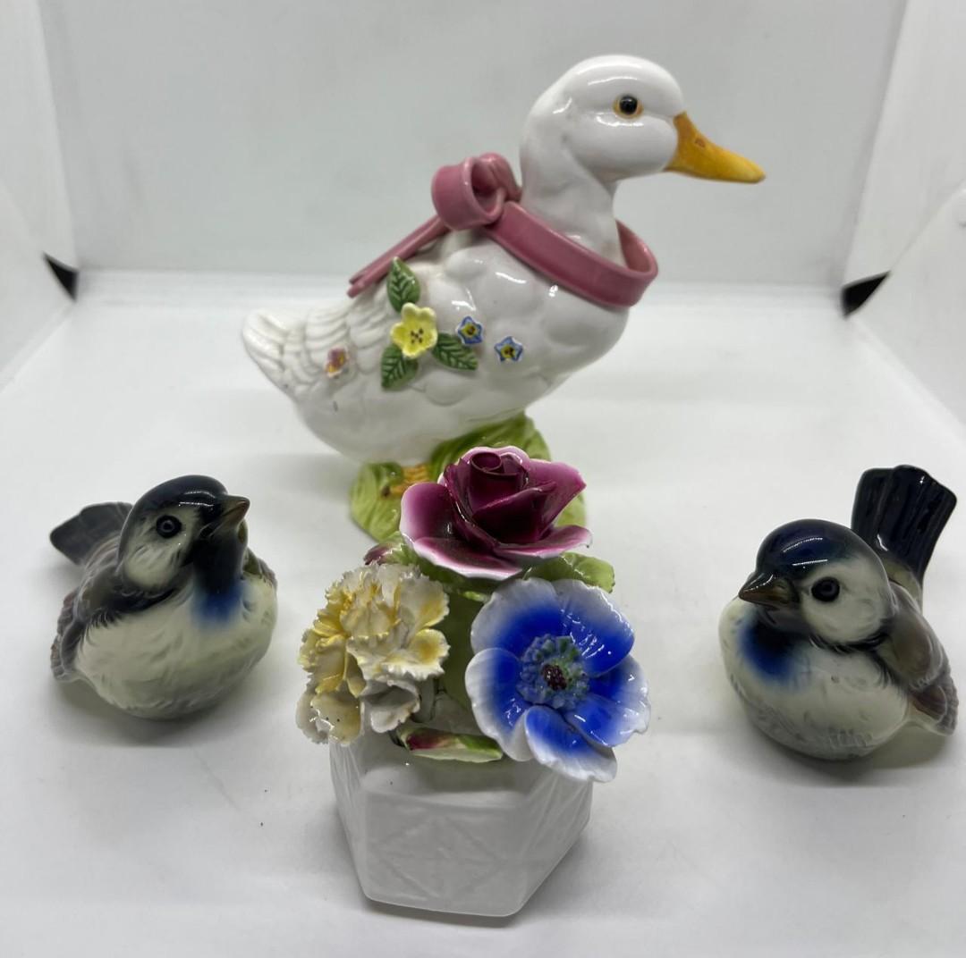 4pc Garden Porcelain Figurine Set Made in Europe, Furniture & Home