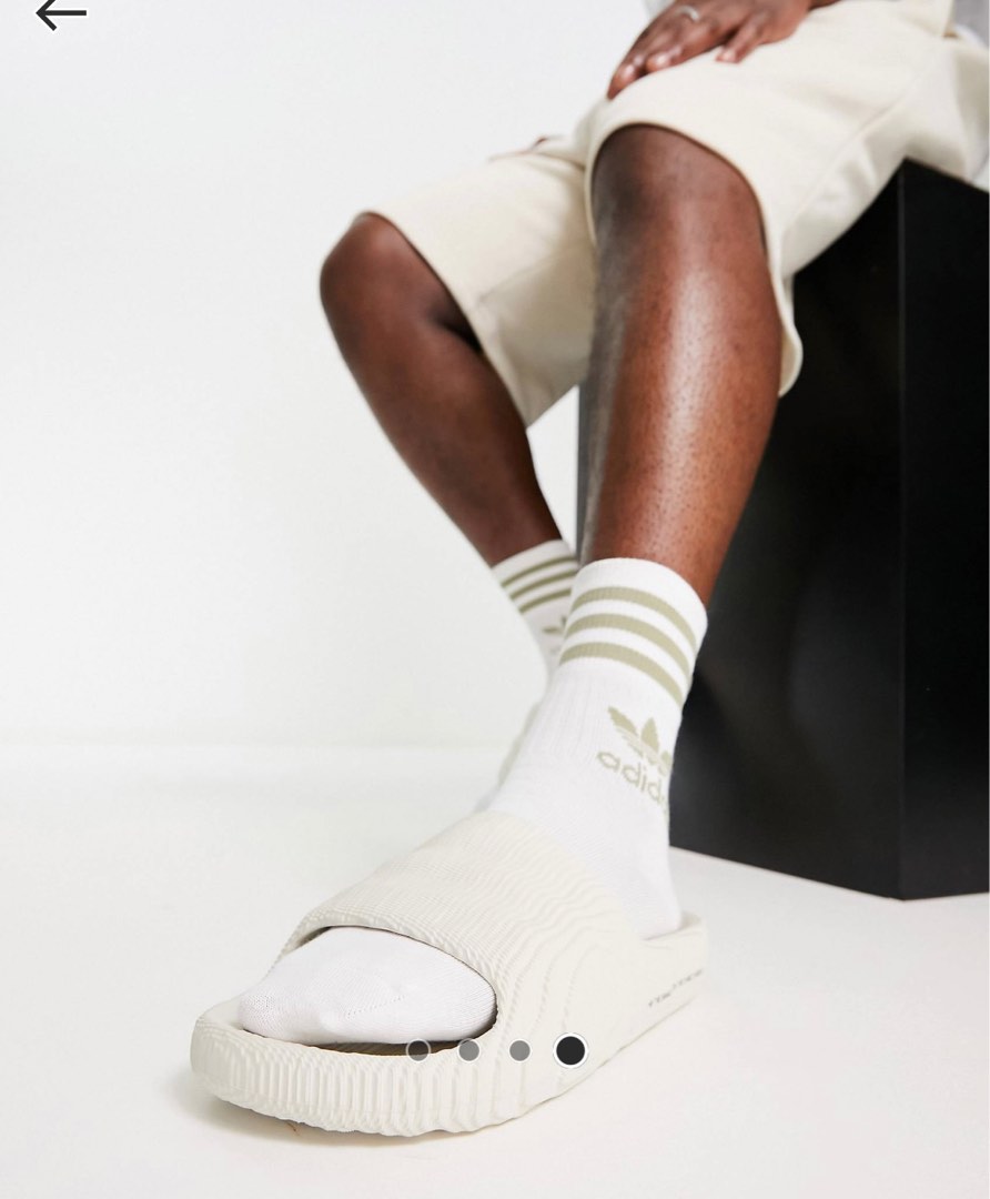 Adilette top on feet