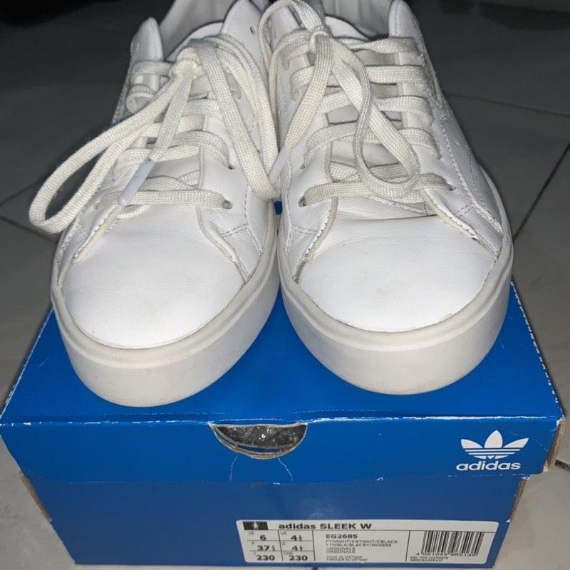 Adidas sleek W, Fesyen Wanita, Sepatu di Carousell