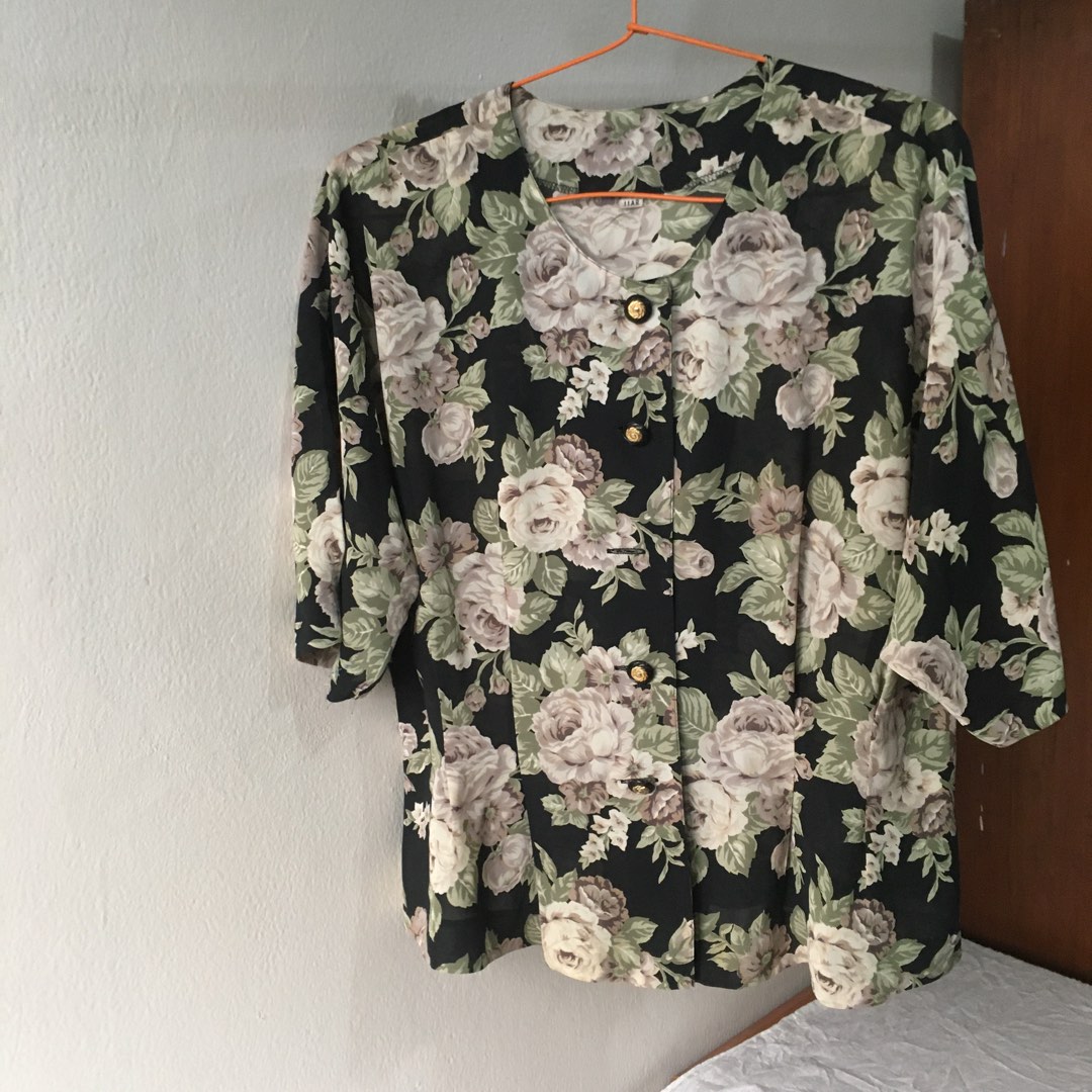 Baju vintage, Fesyen Wanita, Pakaian Wanita, Atasan di Carousell