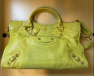 (Category: ) located in . Submitted by mumsbuys (Listing ID 1182952381, Image 1). Description: .
