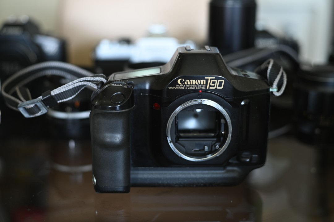 Canon T90 manual focusing film camera, 攝影器材, 相機- Carousell