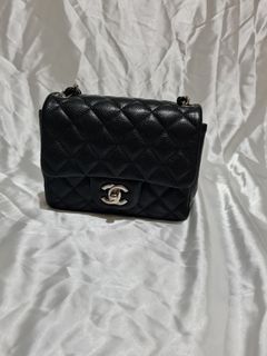 (Category: ) located in . Submitted by vintage.chanel (Listing ID 1183017951, Image 1). Description: .
