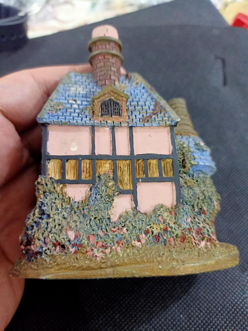 Display clock (Category: Clocks) located in Las Pinas. Submitted by quick_deals_great_finds2 (Listing ID 1183070177, Image 2). Description: vintage display clock 6 inches tall.