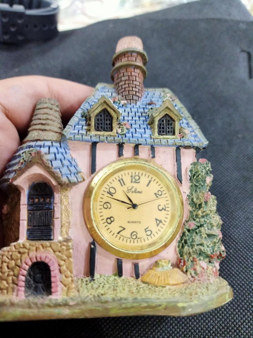 Display clock (Category: Clocks) located in Las Pinas. Submitted by quick_deals_great_finds2 (Listing ID 1183070177, Image 1). Description: vintage display clock 6 inches tall.