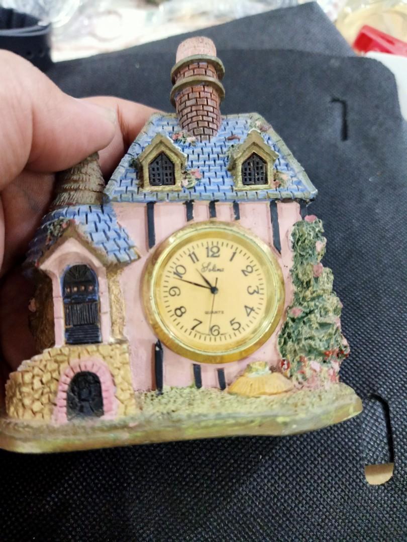 Display clock (Category: Clocks) located in Las Pinas. Submitted by quick_deals_great_finds2 (Listing ID 1183070177, Image 3). Description: vintage display clock 6 inches tall.