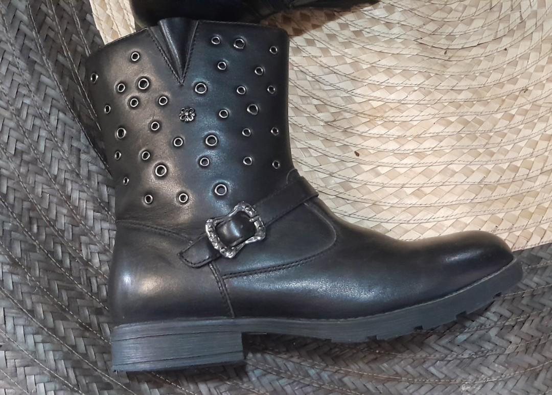 Dr. Kong Boots, Women's Fashion, Footwear, Boots on Carousell