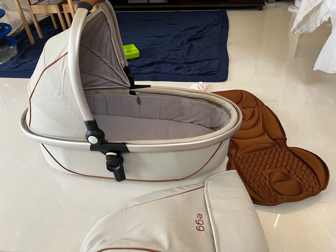 Egg luxury stroller WITH newborn bassinet Prosecco Babies Kids