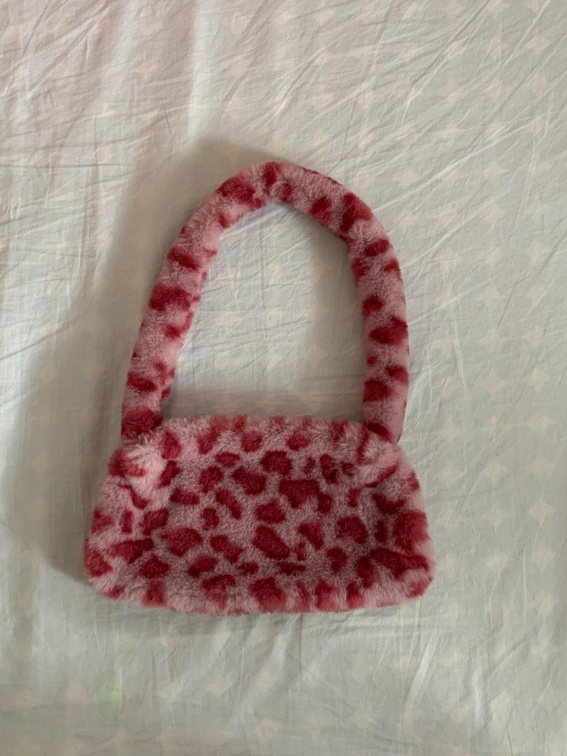 Y2K Fur Leopard Mini Bag (Category: Shoulder Bags) located in Cainta. Submitted by h.grxce (Listing ID 1182966085, Image 1). Description: 💗 no flaws 💗 lighter in actual.