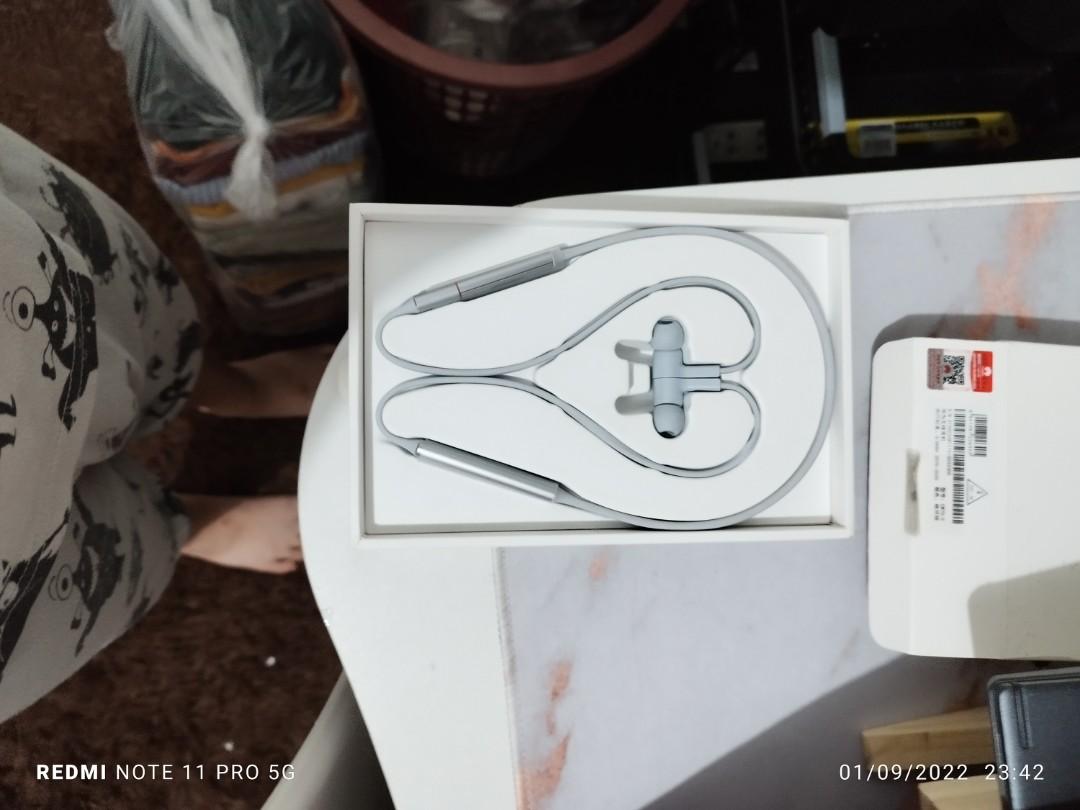 Huawei freelace compatible with huawei only (Category: Earphones) located in Dagupan City. Submitted by mochimagpantay (Listing ID 1183026012, Image 2). Description: fix price disclaimer this is only compatible with huawei pwede swap cellphone kahit anong samsung s6 pababa or note 4 pataas pwede din grand prime.