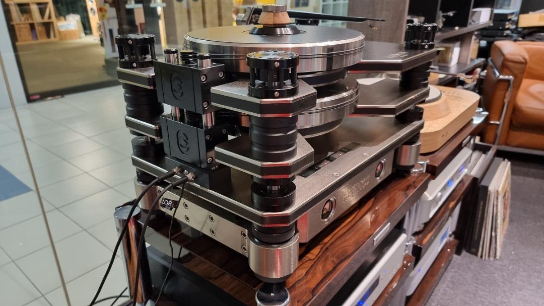 KRONOS Pro Turntable with SCPS PSU, Audio, Other Audio Equipment on ...