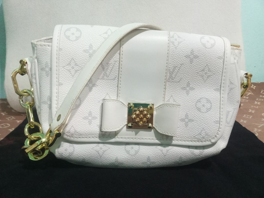 Branded LV White flower sling bag, Women's Fashion, Bags & Wallets,  Cross-body Bags on Carousell