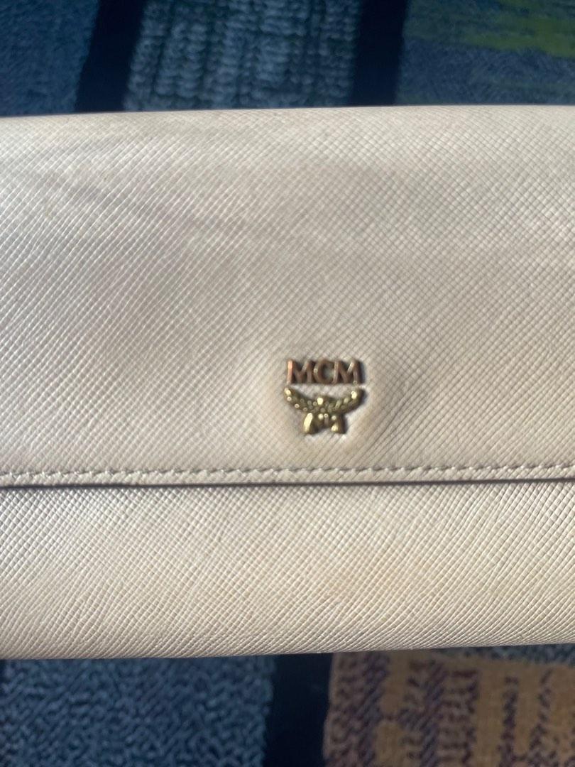 MCM WALLET ENVELOPE TYPE (Category: Wallets & Card holders) located in Cavite. Submitted by declutterqueen_ph (Listing ID 1182909316, Image 2). Description: MCM ENVELOPE WALLET NUDE PINK No major flaws SAFFIANO LEATHER, YKK ZIP, With white tag PLEASE MANAGE YOUR EXPECTATIONS AS THIS IS A PRELOVED ITEM. .