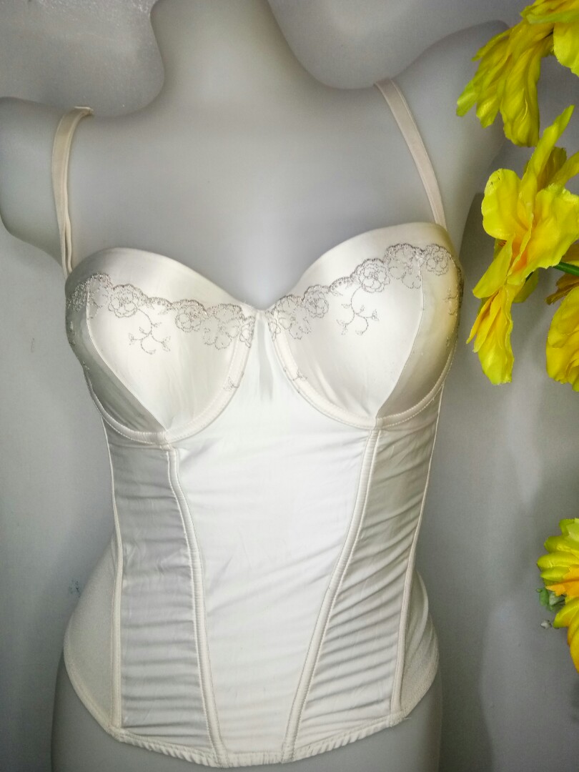 Preloved White and Silver Corset top, Women's Fashion, Tops, Others