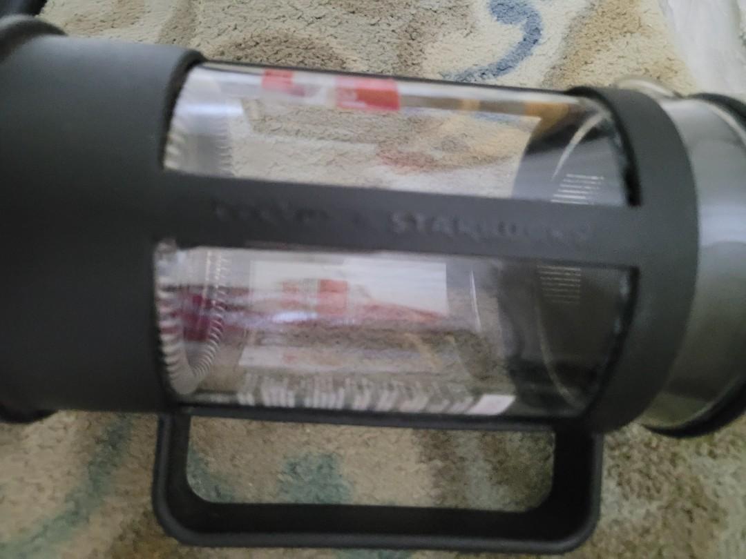 Starbucks x Bodum Kenya coffee press (Category: Coffee & Tea Tableware) located in Caloocan City. Submitted by starbucksph (Listing ID 1183042712, Image 2). Description: auth Starbucks x Bodum 8 cup capacity 1liter capacity French Coffee Press glass intact stainless filter intact.