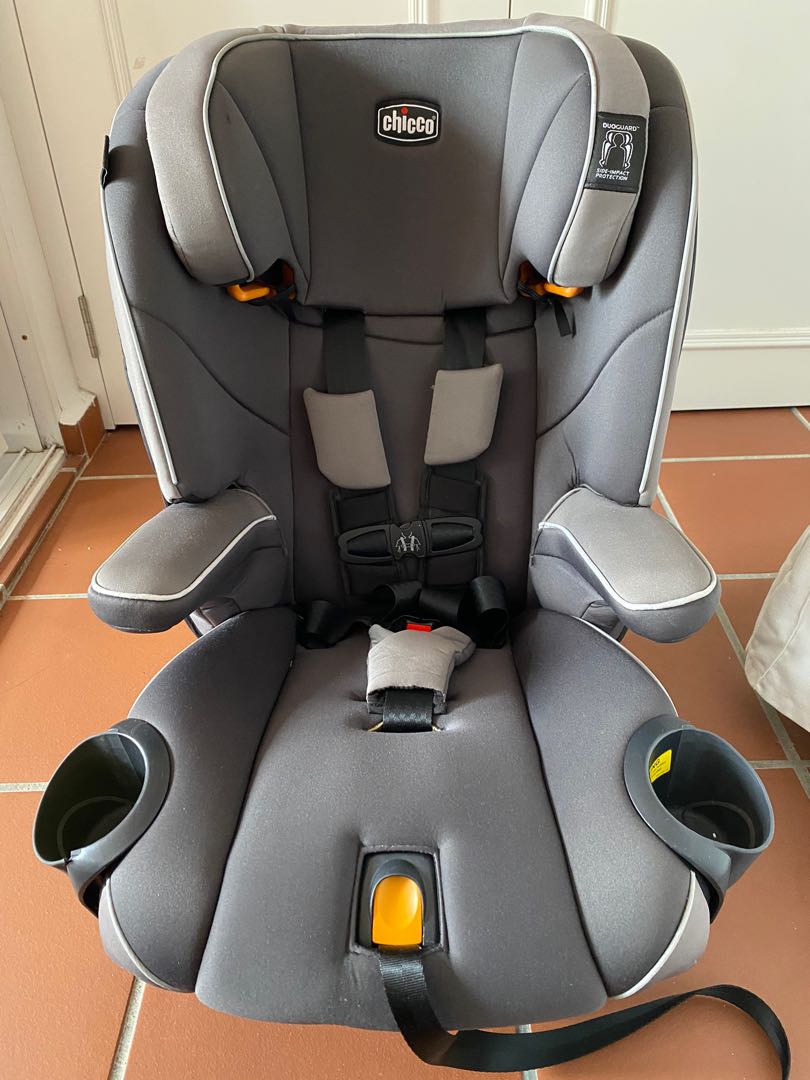 Chicco 5 point top harness booster seat