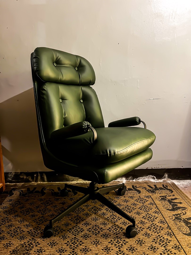 Vintage executive chair, Furniture & Home Living, Furniture, Chairs on