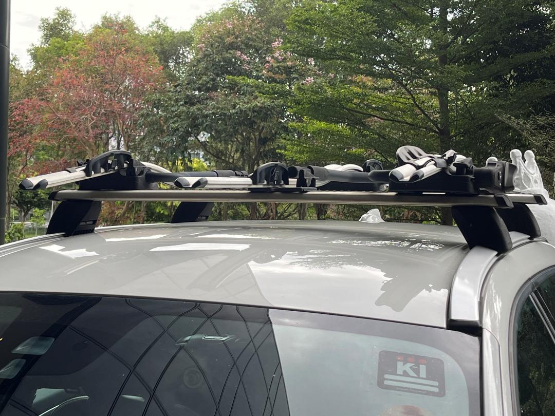 Well used bicycle roof rack on Volvo XC60 come with 3 bicycle rack