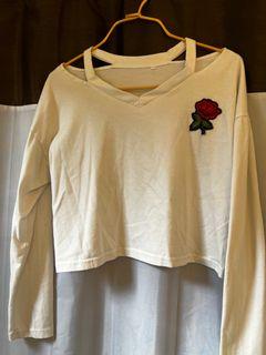 White long-sleeved crop top