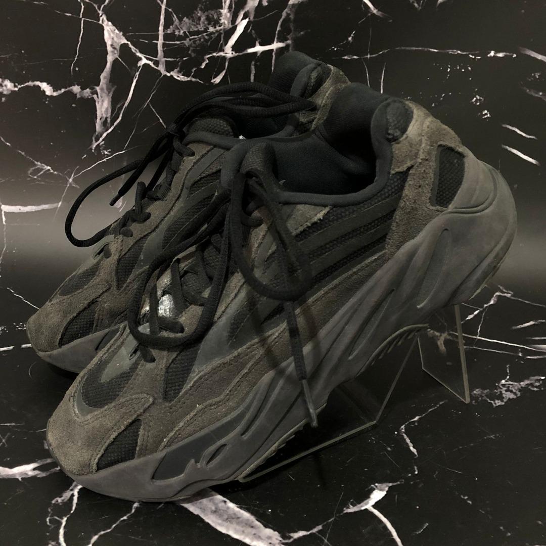 yeezy balck men s FU6684 Fesyen Pria Sepatu Sneakers di Carousell