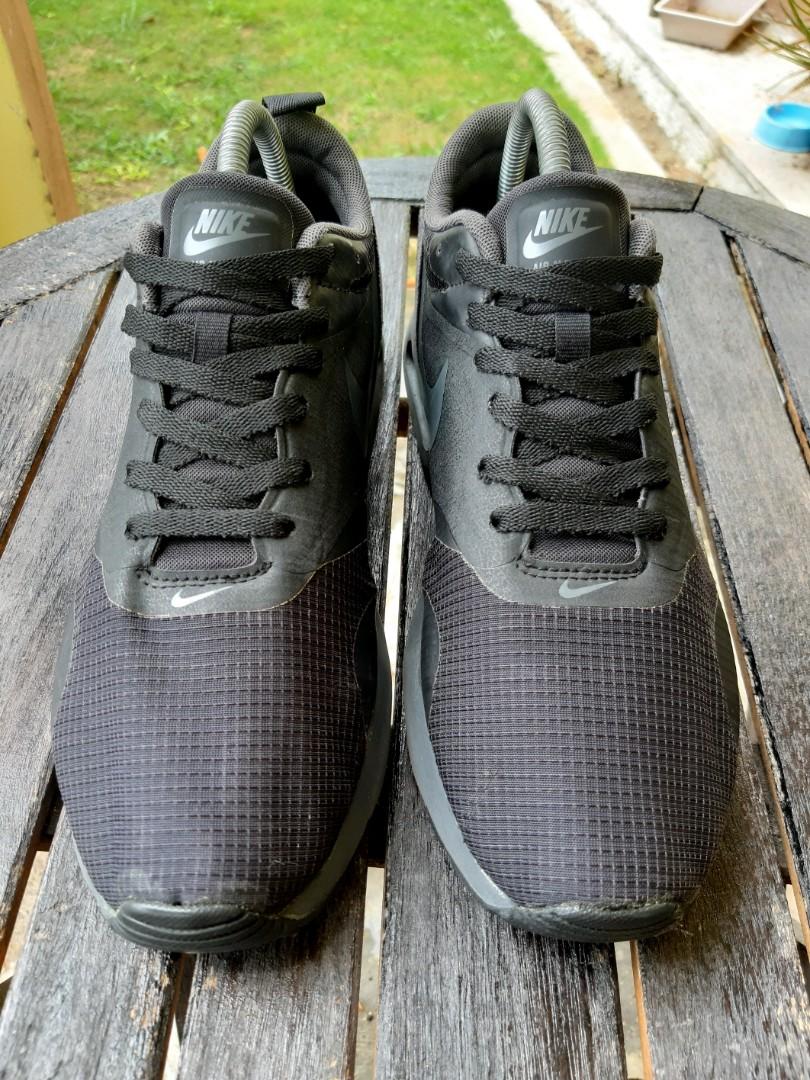 Nike air max tavas triple black sale