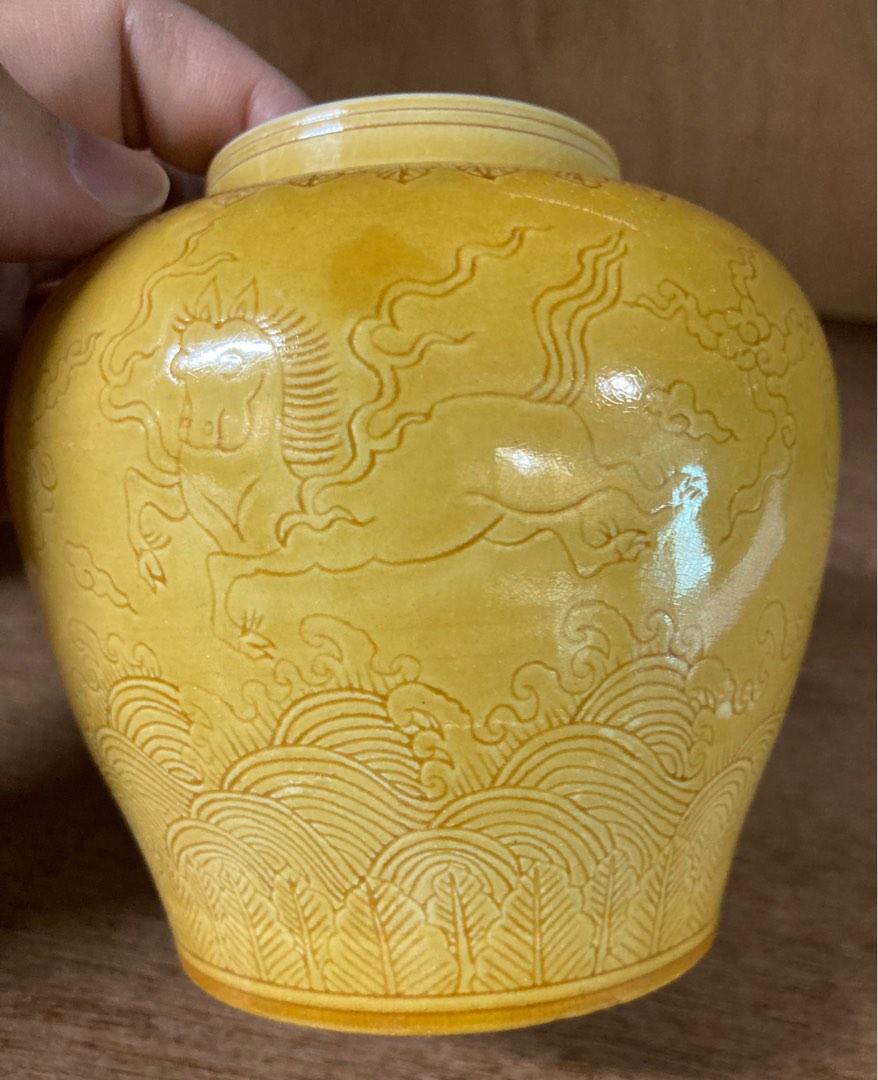 明代成化黃釉暗刻海水飛馬天字罐一對，古董，瓷器, 興趣及遊戲, 收藏品