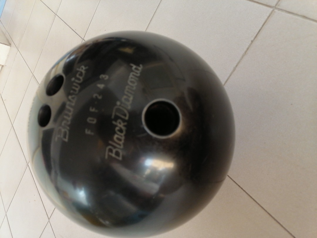 Brunswick Bowling Ball, Sports Equipment, Sports & Games, Billiards