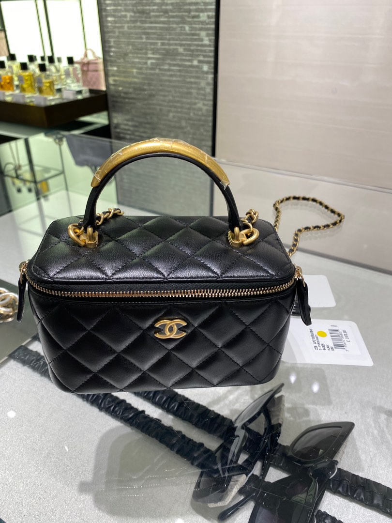 全新Chanel長 小盒子 vanity case, 女裝, 手袋及銀包, 單肩包 - Carousell