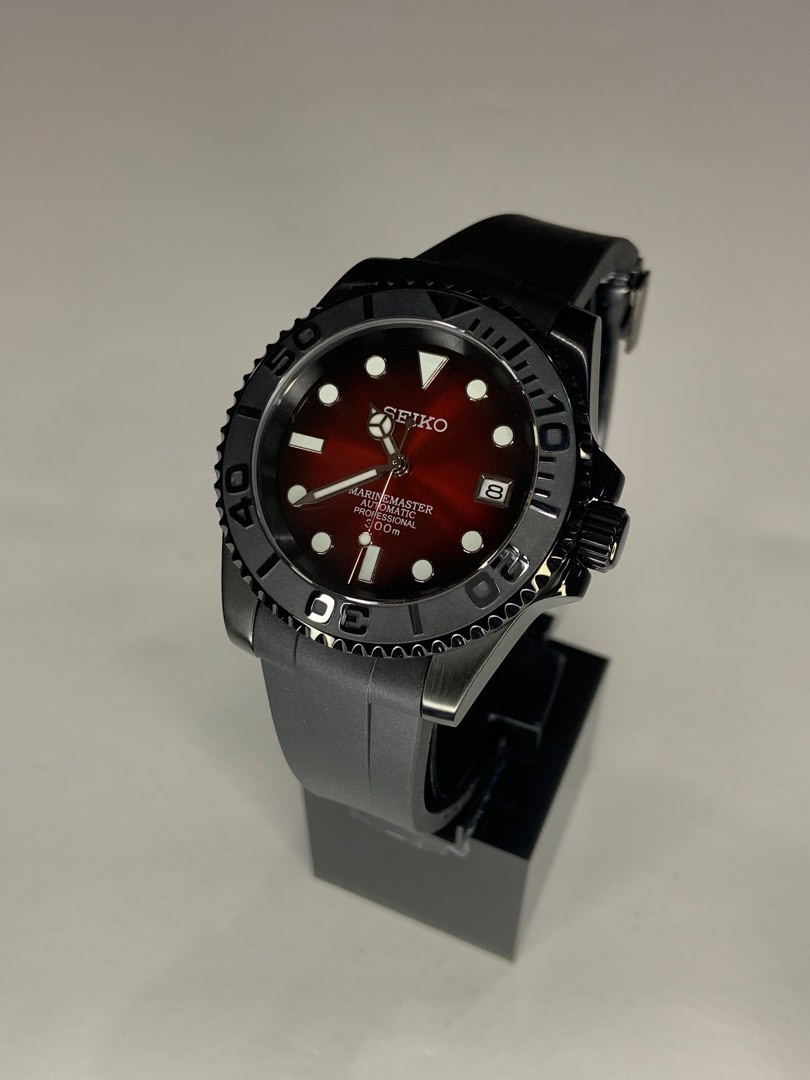 Custom Seiko Mod Red/Black YM, Men's Fashion, Watches & Accessories,  Watches on Carousell