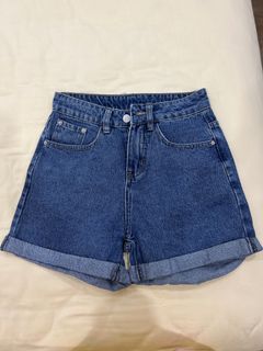 (Category: ) located in . Submitted by sellinglovedclothes (Listing ID 1183274539, Image 1). Description: .